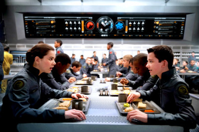 Hailee Steinfeld and Asa Butterfield in Ender's Game
