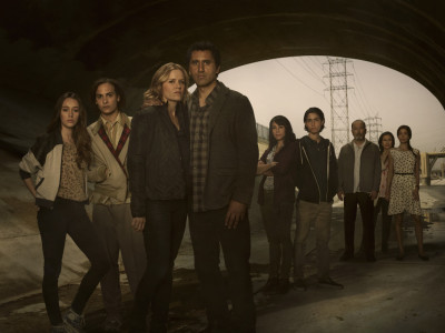 Alycia Debnam Carey as Alicia, Frank Dillane as Nick, Kim Dickens as Madison, Cliff Curtis as Travis, Elizabeth Rodriguez as Liza, Lorenzo James Henrie as Chris, Ruben Blades as Daniel Salazar, Patricia Reyes Spíndola as Griselda Salazar and Mercedes Mason as Ofelia - Fear The Walking Dead _ Season 1, Gallery - Photo Credit: Frank Ockenfels 3/AMC